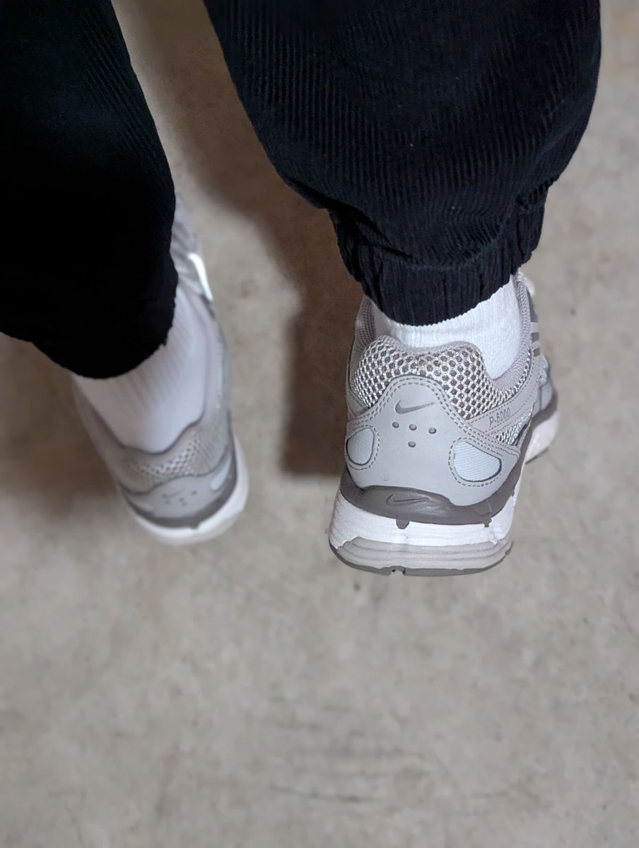 amcmath04's tweet photo. Definitely a good way to keep it moving one day at a time! π
#KOTD #Nike #P6000 #LightIronOre #ashwithkicks #thesolefirm #sneakersisterhood #respectherstyle #queensofsole #girlswithkicks #wearyourkicks #yourkicksaredope
Hoodie @jbfromchicago
Socks @makeway.co
Shoes @nike https://t.co/ff3XAkf1Jv