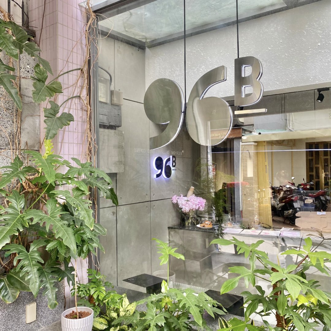 notpixi's tweet photo. ☕️ 96B cafe & roastery
Memberikan vibes penggiat kopi yang open minded #entah
Mereka juga jual biji kopi yang bisa kamu bawa pulang sebagai oleh-oleh buat warga https://t.co/cyrpAW2FeP