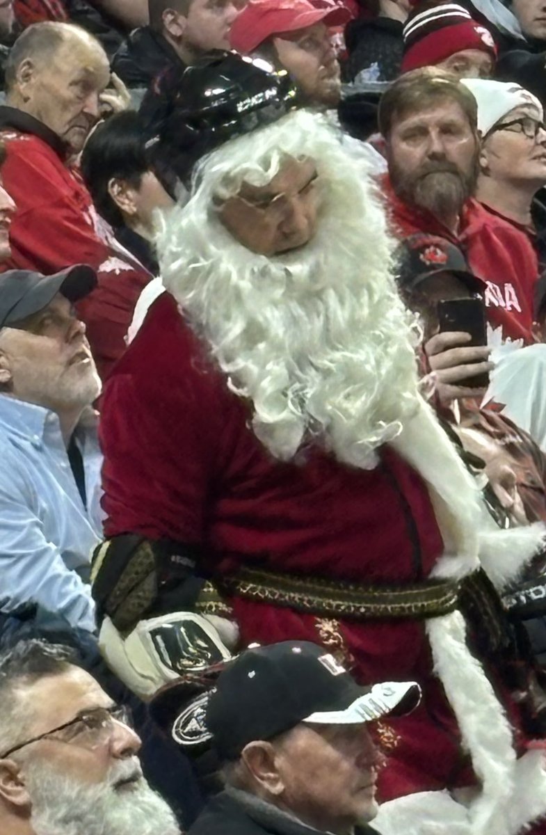 4sharpcornerz's tweet image. I didn't expect to see Bad Santa at the Canada Germany game tonight! #IIHF #WorldJuniors