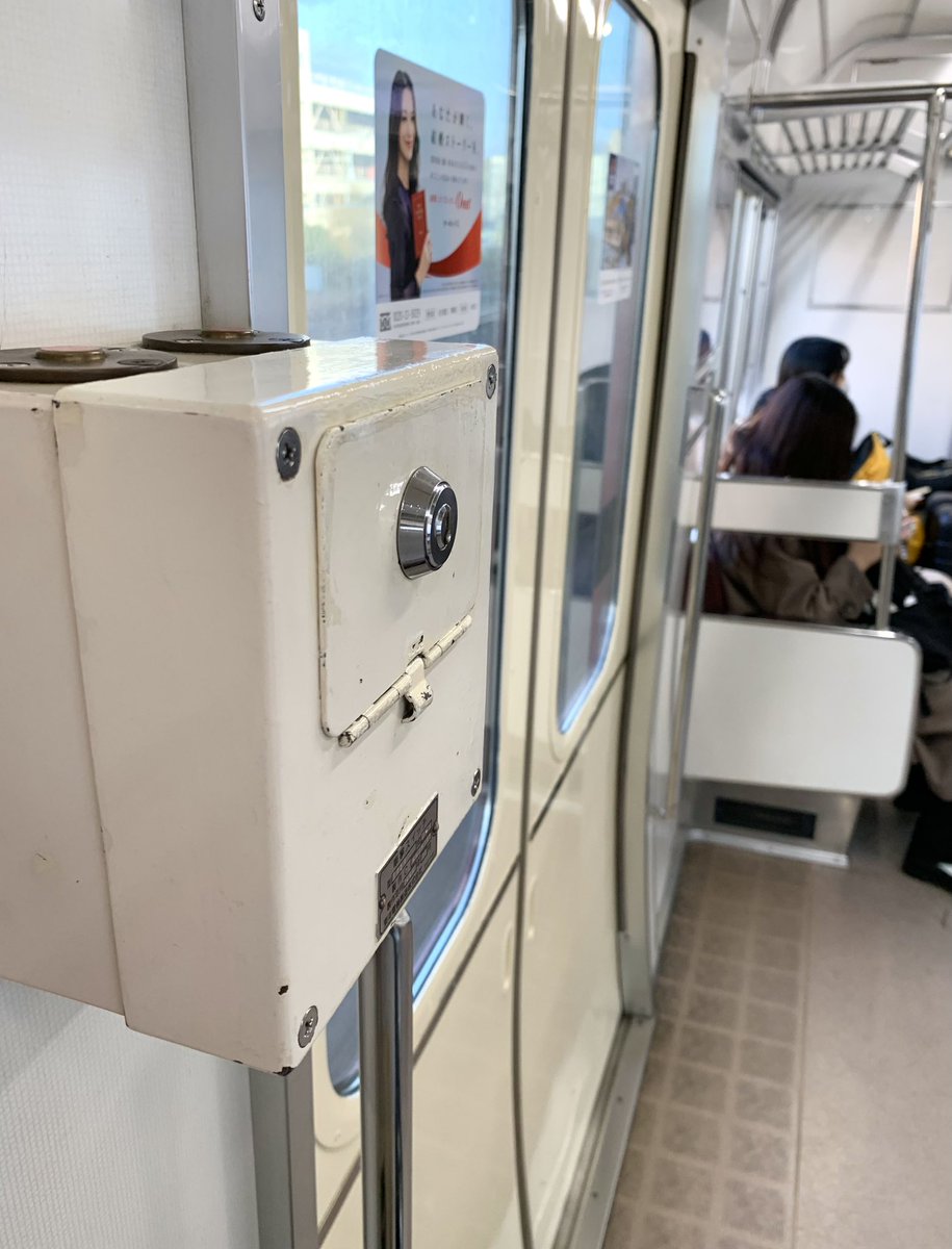 名鉄の電車、なんでこんな所に車掌スイッチが付いてるんだろう…？🤔