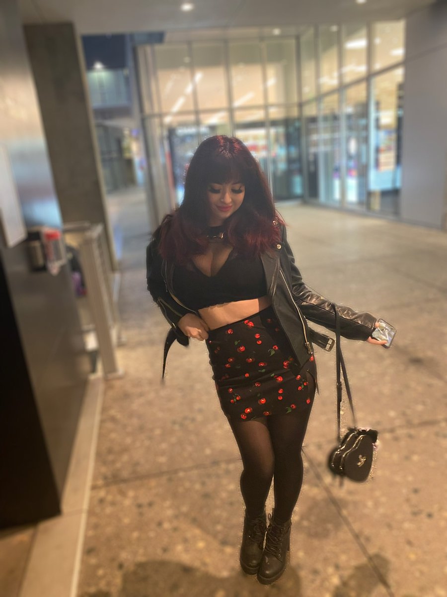 Miss Violet Faraday tweet media