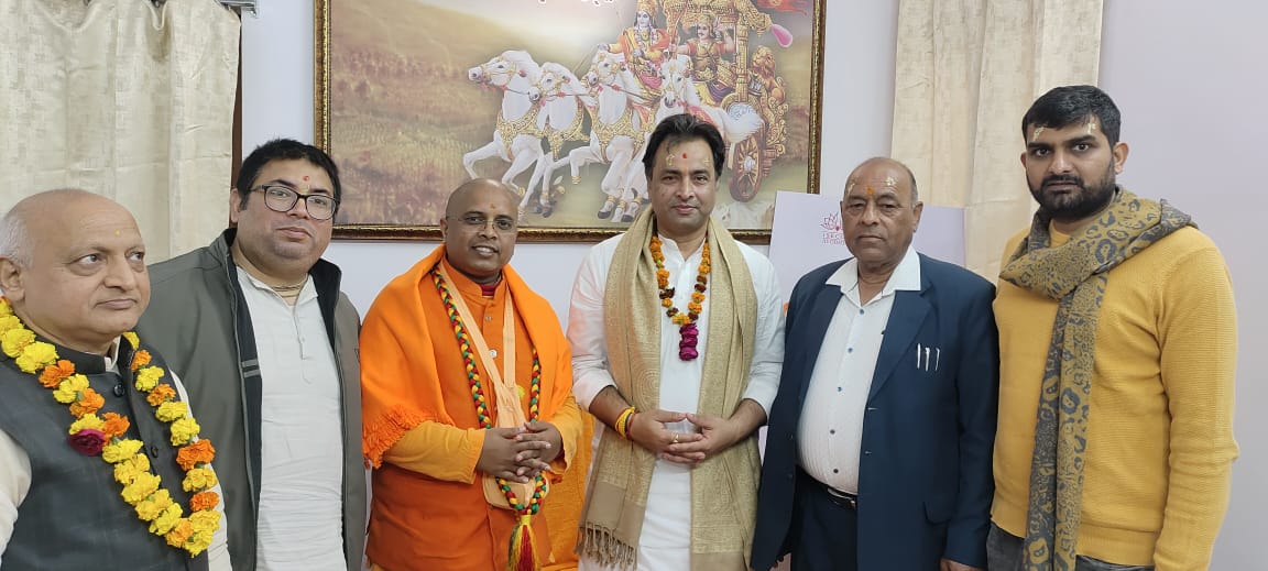 shatrudrapratap's tweet photo. इस्कॉन , अयोध्या ,उत्तर प्रदेश के द्वारा आगामी 9 मार्च को होंने वाले #दिव्योत्सव कार्यक्रम की सफलता हेतु लखनऊ में हवन यज्ञ में भाग लिया 🙏 https://t.co/hmrfEzBr0q
