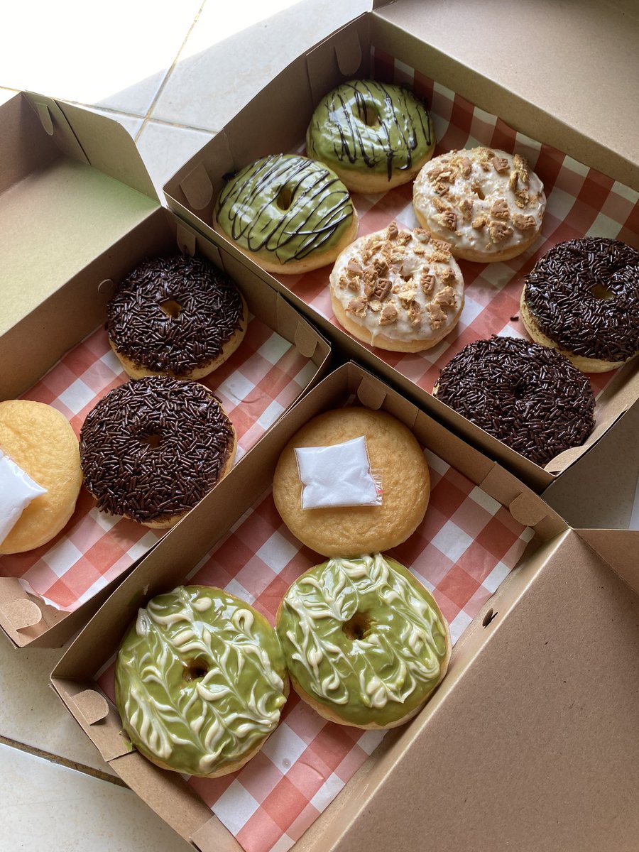 buka terakhir tahun inii! 25 ribuu aja sebox isi 6 pcs donat kentang size medium. bebas pilih topping yaa

order disinii: wa.link/i3ss33
