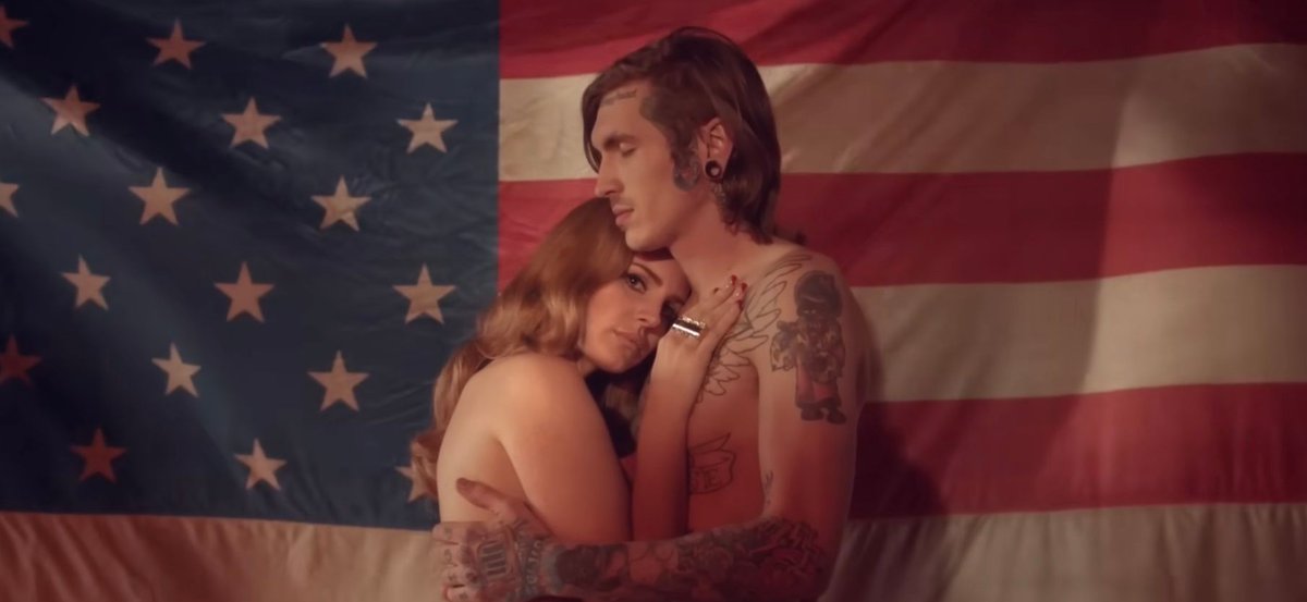 PopCrave's tweet image. 13 years ago today, Lana Del Rey released “Born to Die.”