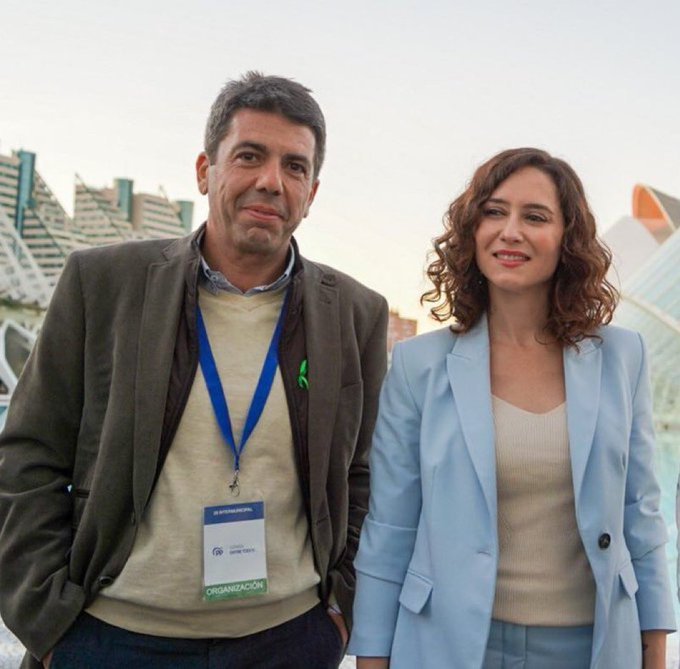 LA GENERACIÓN VENTORRO
Hay un grupo de jóvenes líderes del Pp que piensan que todo se soluciona con comunicación. 
No saben nada de gestión pública. 
Se han educado en el postureo y actúan como si con eso fuera suficiente. Son unos Irresponsables