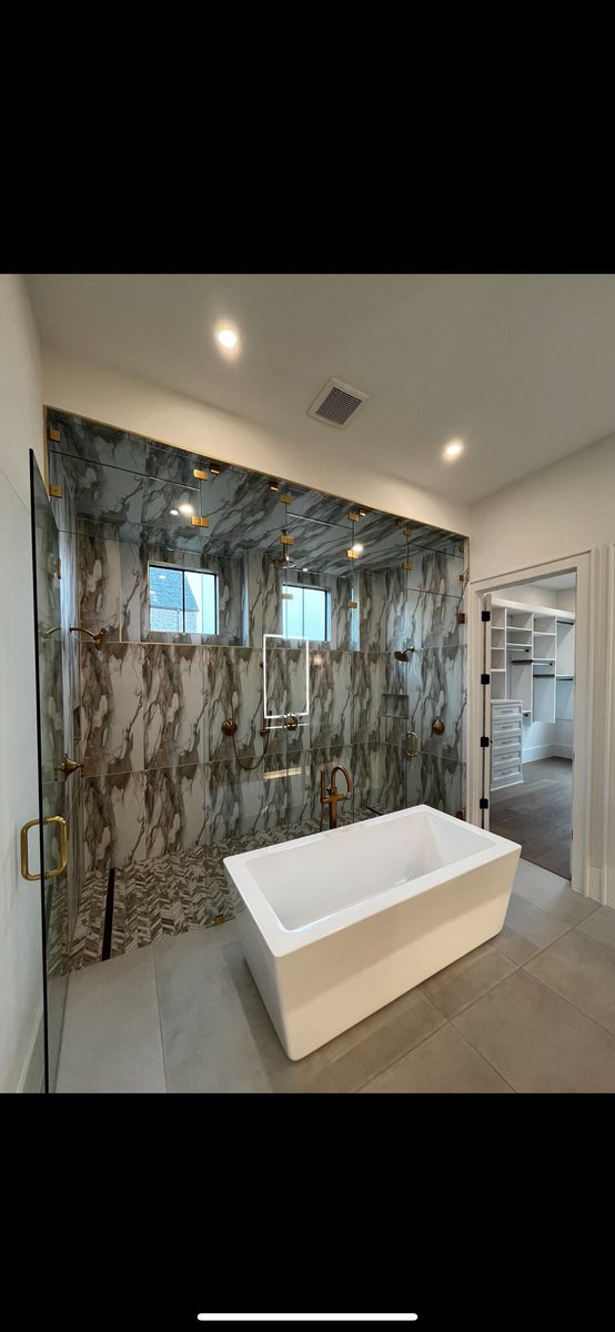 AlexJRealtor's tweet photo. Spacious living 🏡 
DM to purchase your dream home
#dallashomesforsale #dallasrealtor https://t.co/0QHf19xXQi