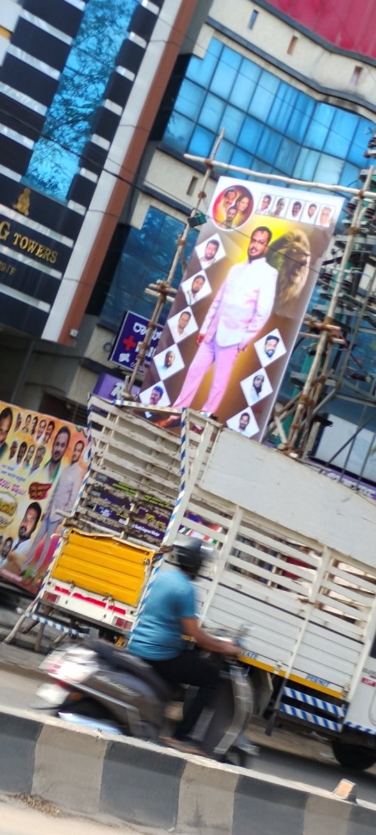 DecodingGBA's tweet image. @ICCCBengaluru @osd_cmkarnataka @DKShivakumar @CMofKarnataka @siddaramaiah 

This is chelas of @thekjgeorge @KJGeorgeOffice who are beautifying the brand Bengaluru.

How is this allowed @BBMPofficial @BbmpEast @BBMPCOMM @snehal_rayamane @pgpreeti92 ?

Hbr Layout 80 ft road