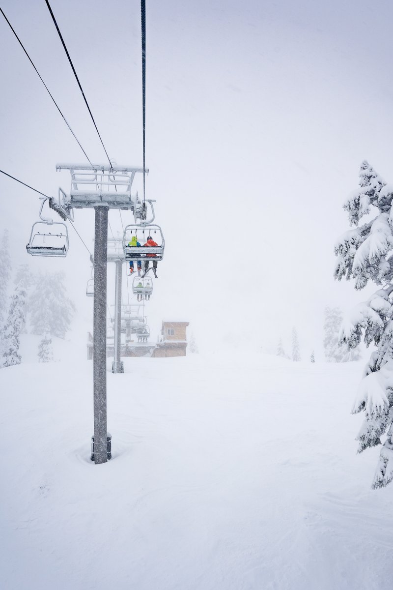 SummitSnow411's tweet image. New snow, new chair. Come enjoy both tomorrow for Alpental's first Monday of the season!