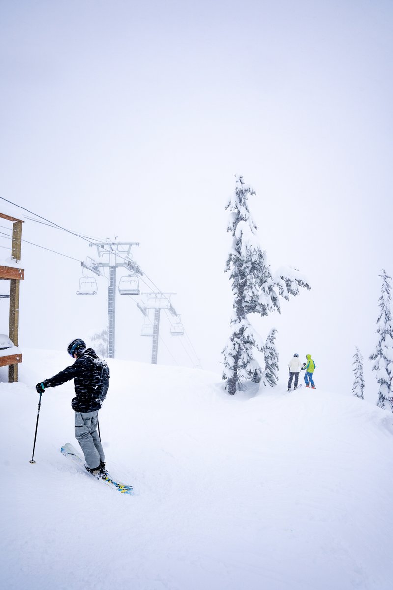 SummitSnow411's tweet image. New snow, new chair. Come enjoy both tomorrow for Alpental's first Monday of the season!