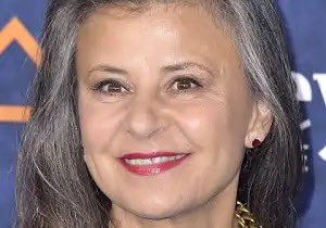 Happy birthday British-American actress, comedian, and singer Tracy Ullman 65 today. She had the 1983 UK No.2 single 'They Don't Know' as well as other hits including a recording of Doris Day's 'Move Over Darling' and a version of Madness', 'My Girl', which she changed to 'My Guy
