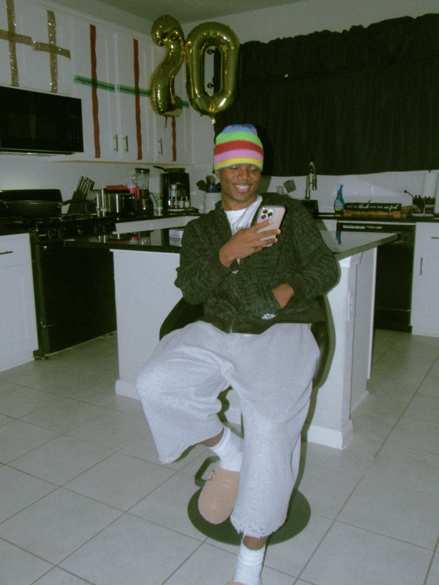 siighcko's tweet photo. i turned 20 today, thank God https://t.co/c5t8QqAL8A