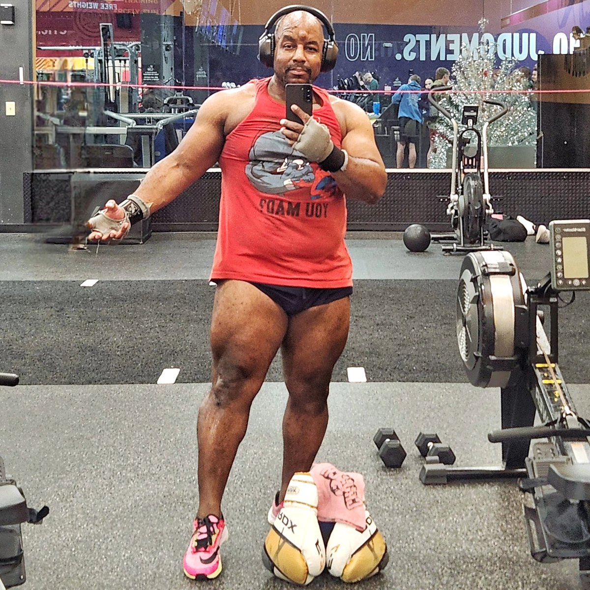 MagnusBlack77's tweet image. For my last 🦵🏾 day of 2024 we going to break records &amp;amp; hit a new PR... FOR THE FIRST TIME EVER... 1002lbs for #1RM on a #LegPress at 47 I'd of NEVER thought it was something I could do... but... Real Wolves DON'T DIE,  they just HUNT different #NewPR #LegDay