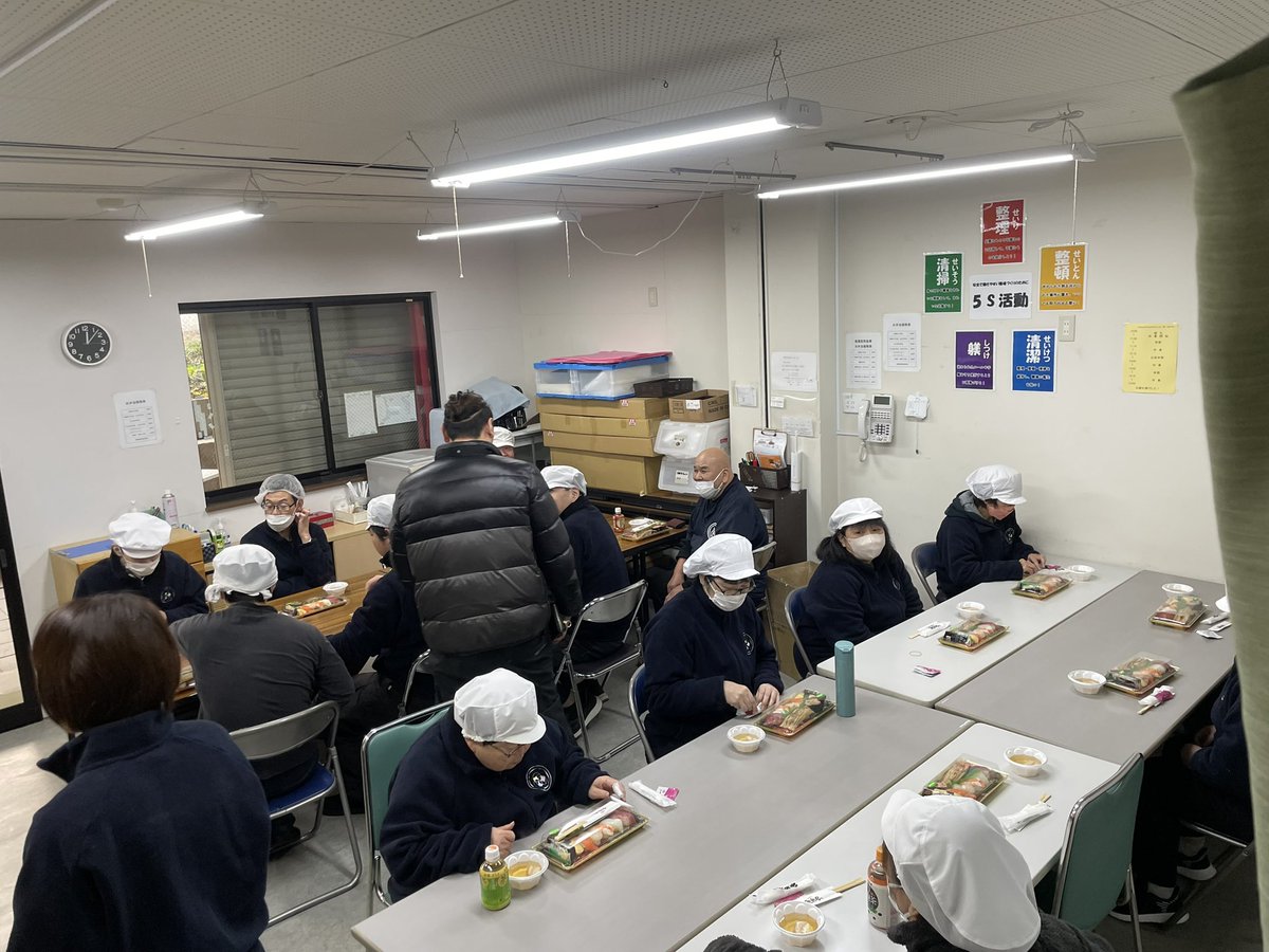 i_irushimu's tweet image. 今年最後のいるしむ🫡

今年最後のいるしむでは、大掃除をメインにお昼はお寿司🍣を食べて解散しました♪
皆様今年一年ありがとうございました！
また来年もいるしむをよろしくお願い致します🤲
＃Ｂ型　
＃就労継続支援