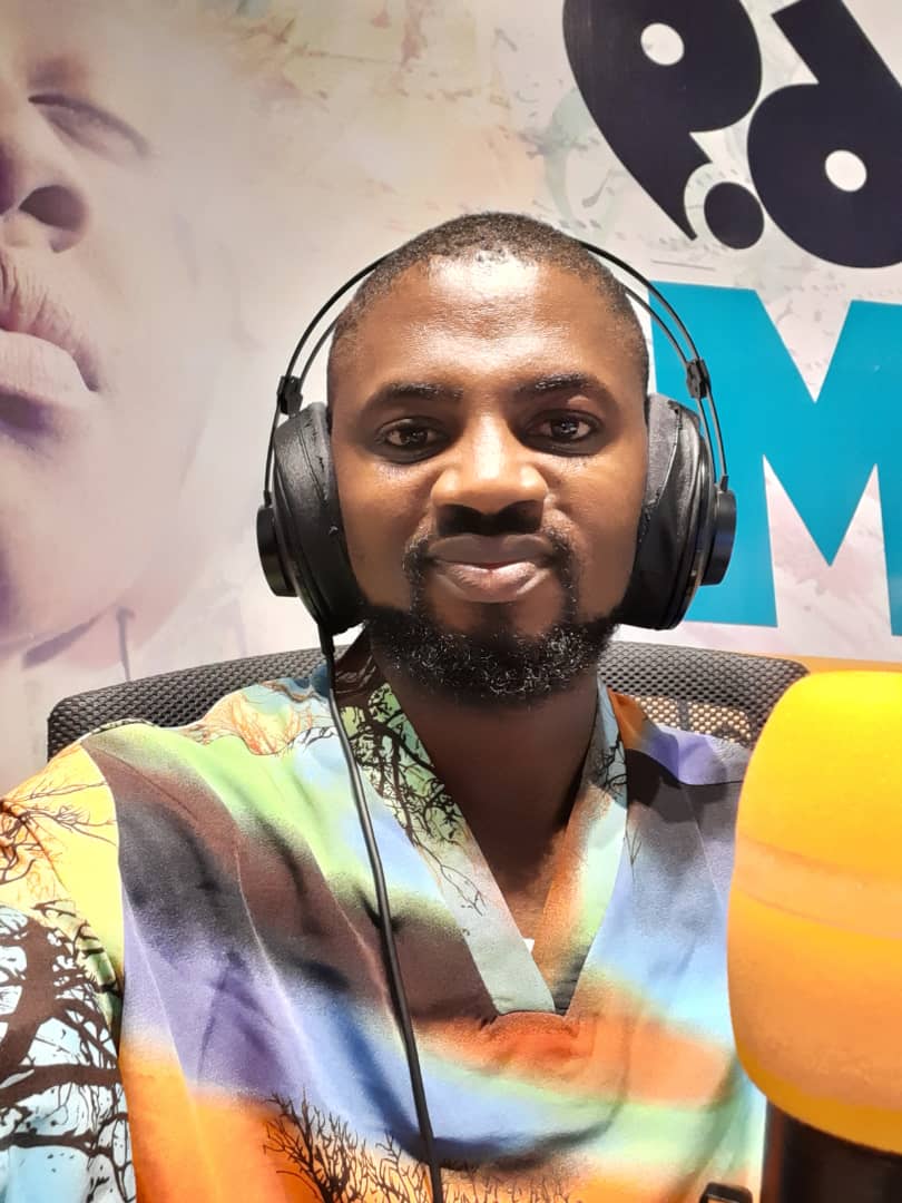 AkilaMatawal's tweet photo. Been a challenging year!
Time to drop the mic🎙️ and headphones 🎧 to rest, relax, reset, recharge and get back stronger 💪
⤵️Uyo👋
⤴️Jos🤝
#AnnualLeave #ThatRonBoy
#Jostified https://t.co/rwlEK3hwOG