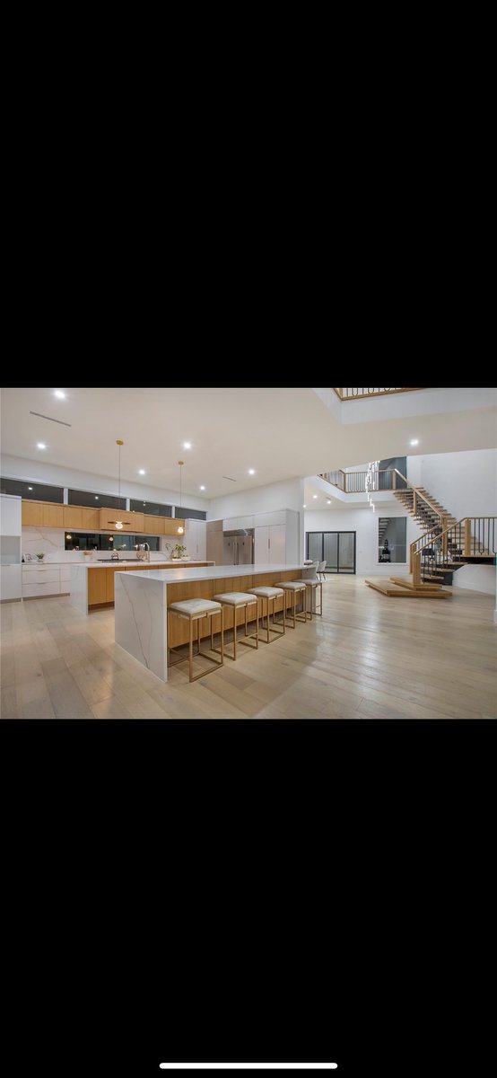 AlexJRealtor's tweet photo. Wait till you see it from the back
This home has more than enough space for all your needs. 
DM me to begin your home search 
#dallasrealtor #dfwhomesforsale #dallashomes https://t.co/tAwEPx1s2e