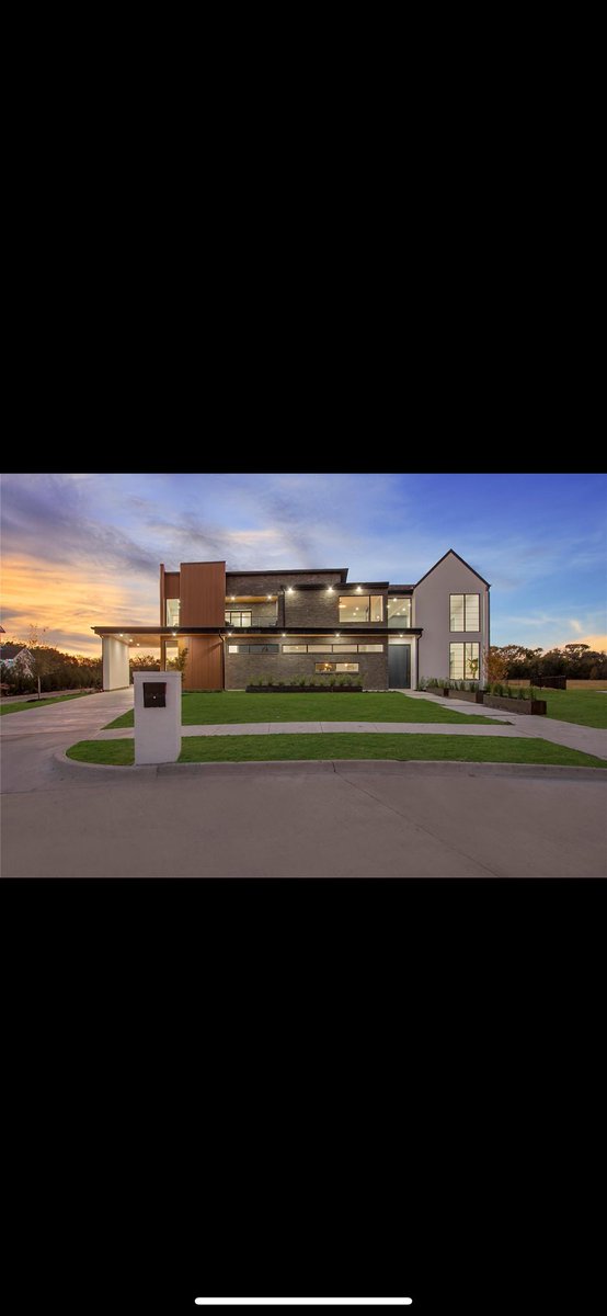 AlexJRealtor's tweet photo. Wait till you see it from the back
This home has more than enough space for all your needs. 
DM me to begin your home search 
#dallasrealtor #dfwhomesforsale #dallashomes https://t.co/tAwEPx1s2e
