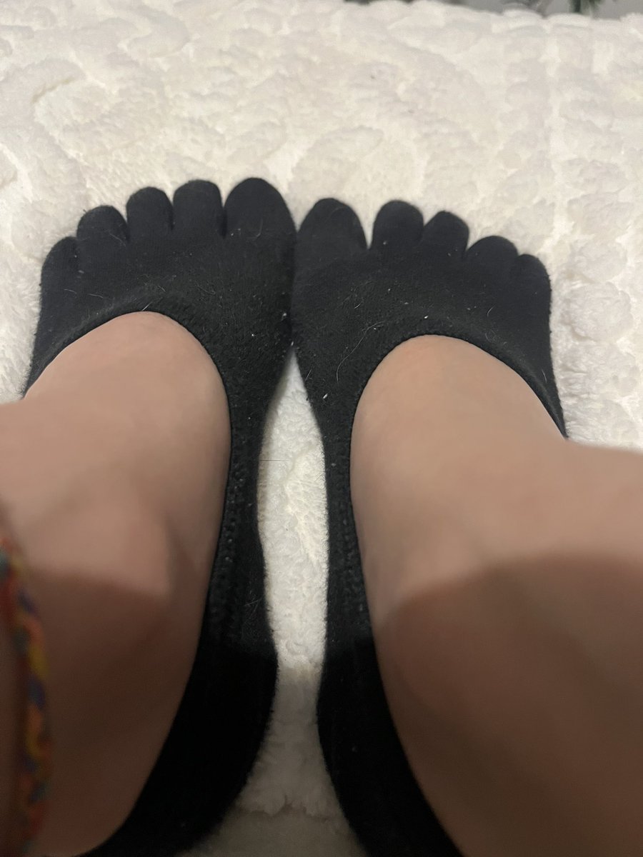feetmeeft's tweet photo. Finger socks are fun 🦶 https://t.co/3FPSzwCZNj