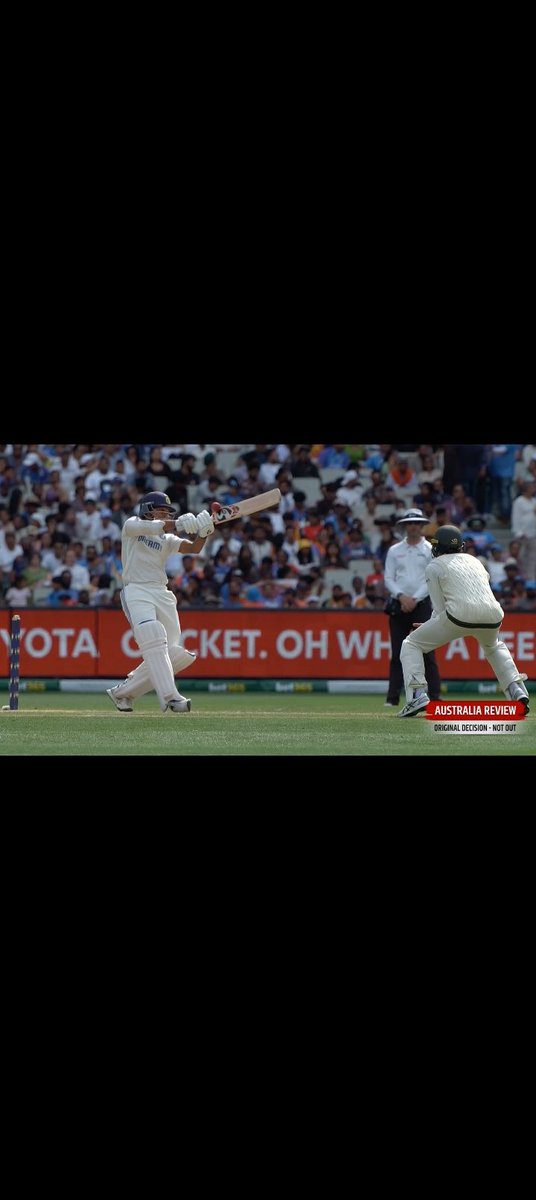 RCBLover20's tweet photo. NO EDGE ON SNICKO, BUT YASHASVI JAISWAL IS OUT BECAUSE OF DEFLECTION. 🤯 Controversial

#INDvAUS
#INDvAUS https://t.co/ZuyWllUFWK