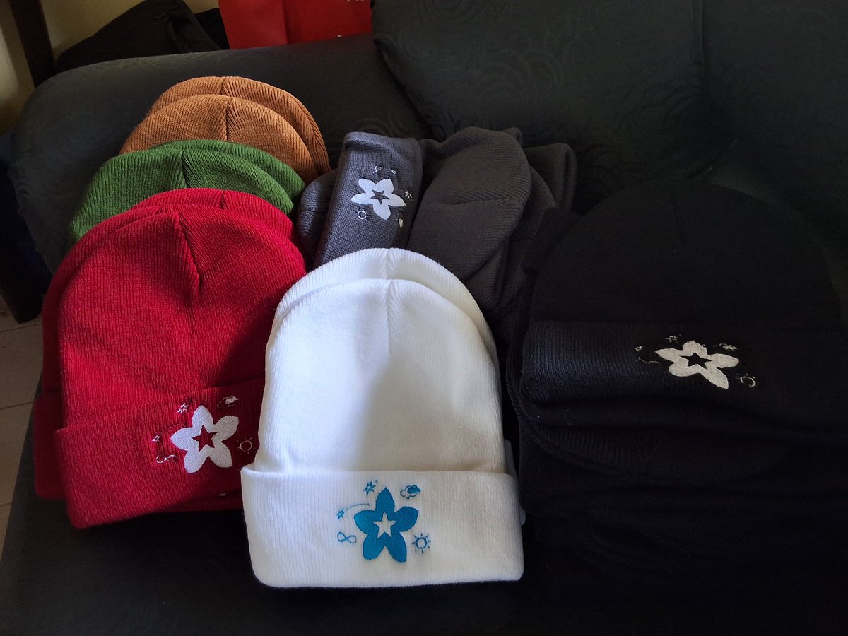 binibentables's tweet photo. wts lfb help rt!
bini beanie collection 
beanie + 2 photocards + 3 stickers
220 php 

available colors:
4 black
2 gray
1 brown

member pcs available:
1 aiah
3 colet
2 mikha
1 stacey

- onhand, ready to ship
- discount if buying 3+ https://t.co/Ae8fLufDuE