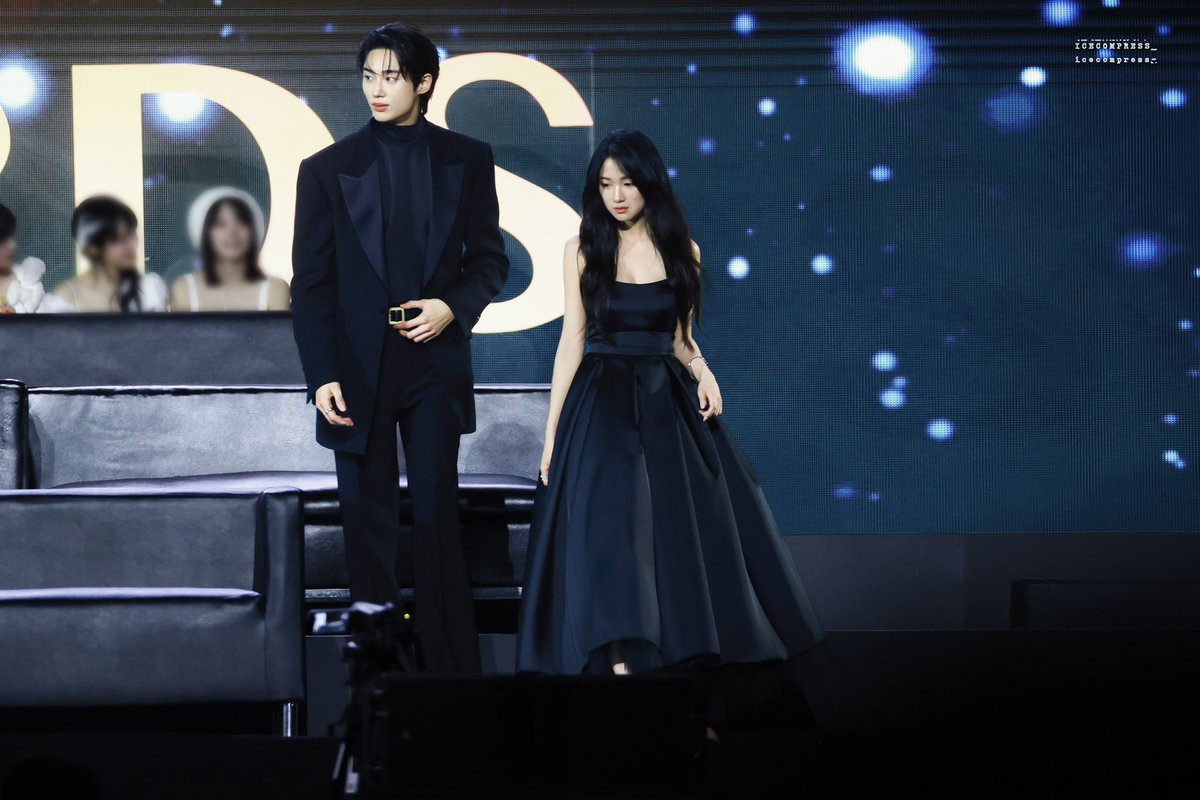 icecom01's tweet photo. 241227 AAA
겨울에 내리는 봄눈🌸…

#변우석 #ByeonWooSeok 
#김혜윤 #KimHyeYoon 
#AAA2024 #AAA2024inBKK https://t.co/CvfiRU5joC