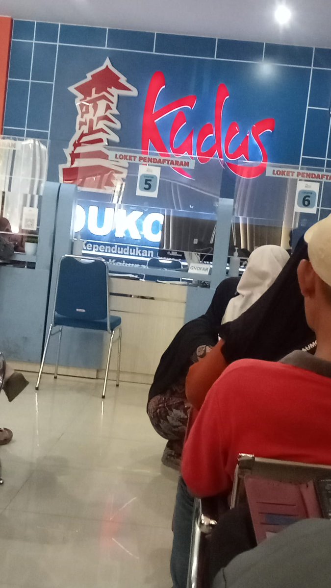 Xenovita88's tweet image. Salut masih buka kantornya meski jam segini #Dukcapil