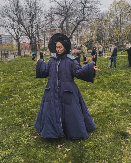 mcumagik's tweet image. lily-rose behind the scenes of nosferatu 🖤