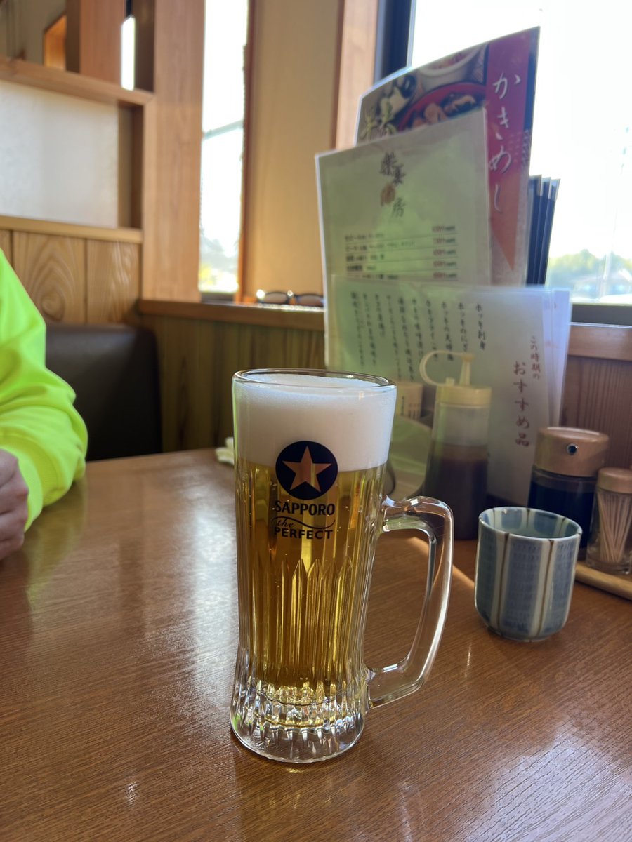 mahujiii's tweet photo. 田園　山元町店
ハラコ飯が有名なお店✨

ハラコ飯はもうシーズンアウトでしたけど、ほっきめしと、かき飯食べてきました✨

ボリュームすごい✨

安定の嫁だけ生ビール🍺
（せこぉーーーー😖）

#田園
#山元
#宮城県
#ほっき飯
#かき飯
#ランチ https://t.co/GvziQe0HRi