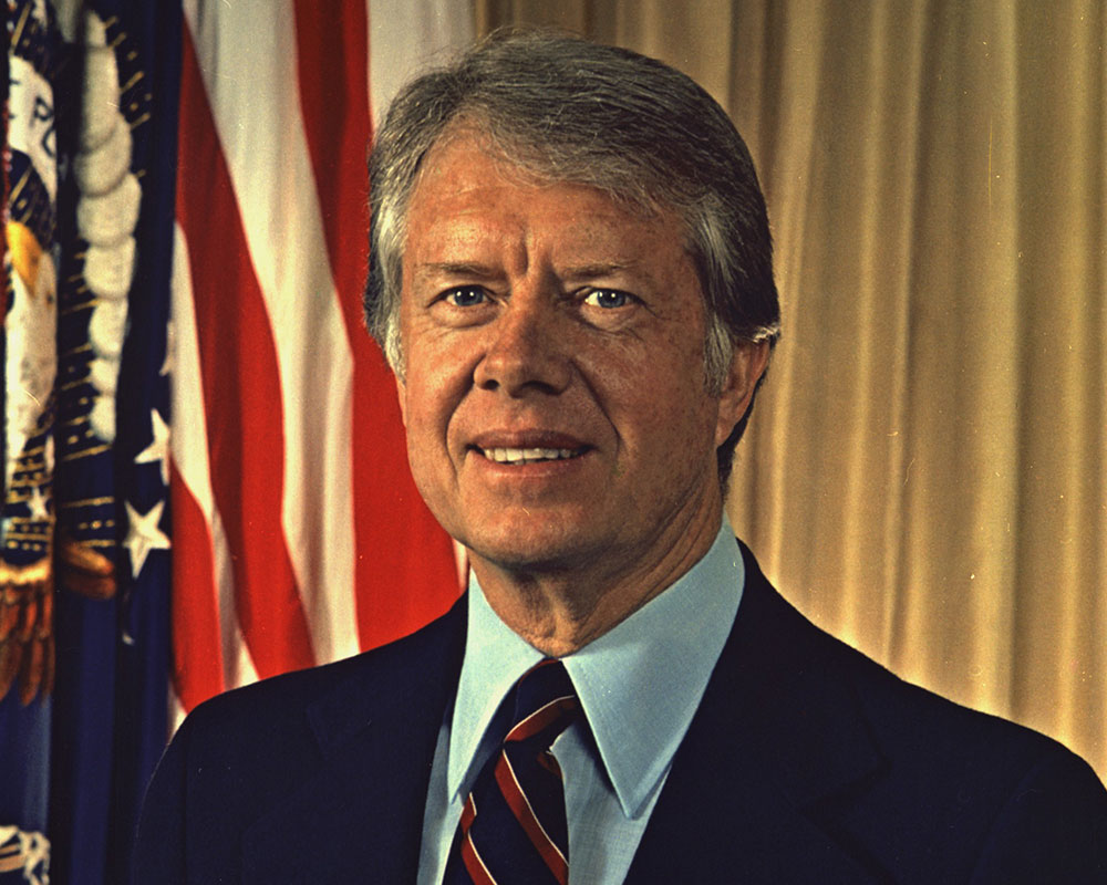 カーター元米大統領 が100歳で死去 アメリカのジミー・カーター元大統領は1977年から1981年までアメリカ第39代大統領を務めました。 バイデン 大統領は、アメリカの国旗を30日間半旗とするよう命じました。 また、2025年1月9日はカーター氏の死去を悼む服喪の日とされる ...