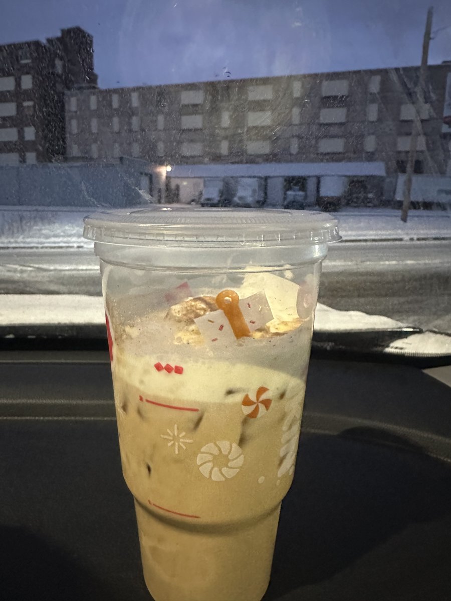 rxn123talon's tweet photo. @dunkindonuts  I ordered a large latte with less ice.   This is what I received.  Person at window stated it was like this because the "less Ice" option with pre-measured amounts for large.   Seriously for a 5-6 dollar drink, less ice, means half full? https://t.co/AxCiCkabvR