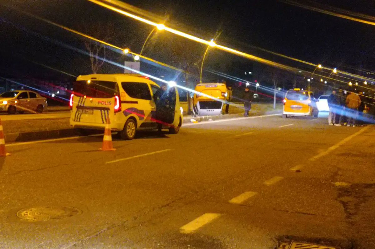 #Diyarbakır'da iki aracın çarpışması sonucu meydana gelen kazada yaralanan olmazken, araçlarda maddi hasar meydana geldi.