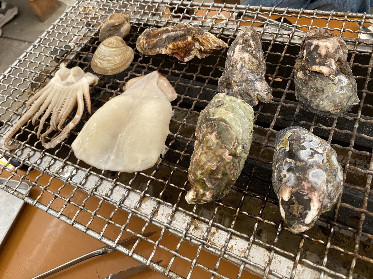 PEANUTSS_1016's tweet photo. 牡蠣小屋滞在約1時間で
もうしばらく食べなくても良いやってぐらい牡蠣を満喫した🤤 https://t.co/uMnaJPHb5U