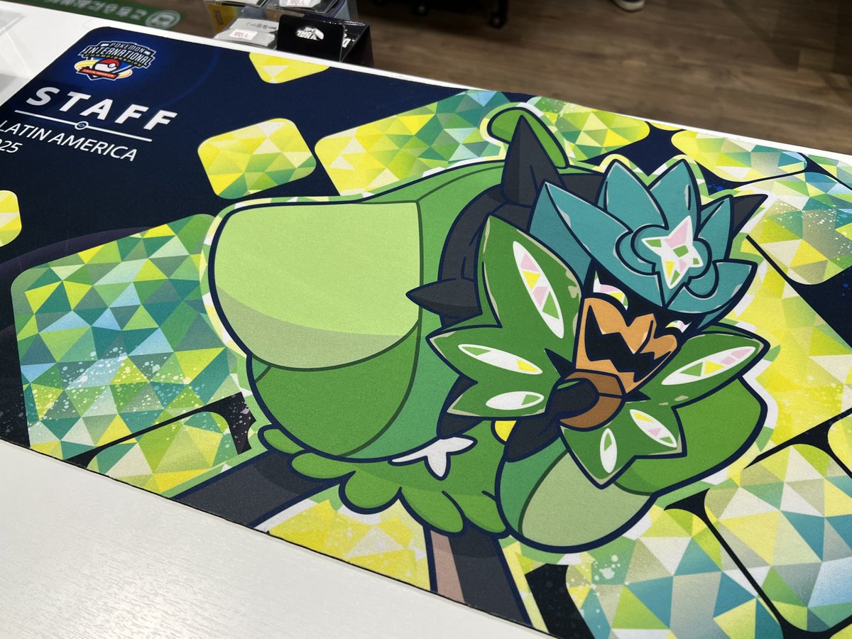 緑 オーガポン プレイマット STAFF LATIN AMERICA 2025