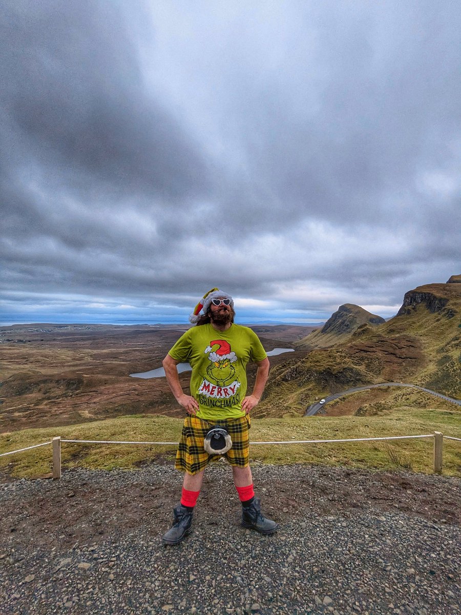 TheHebViking's tweet photo. When you gotta tell Christmas jokes in the morning and gotta take tourists to the Quiraing in the afternoon
#TorqsChristmasCrackers
#TheFatThor
#christmas
#december
#quiraing
#trotternish
#Skye
#ScottishTourGuide
#scotland
#VisitScotland https://t.co/EMC0LmPlG1