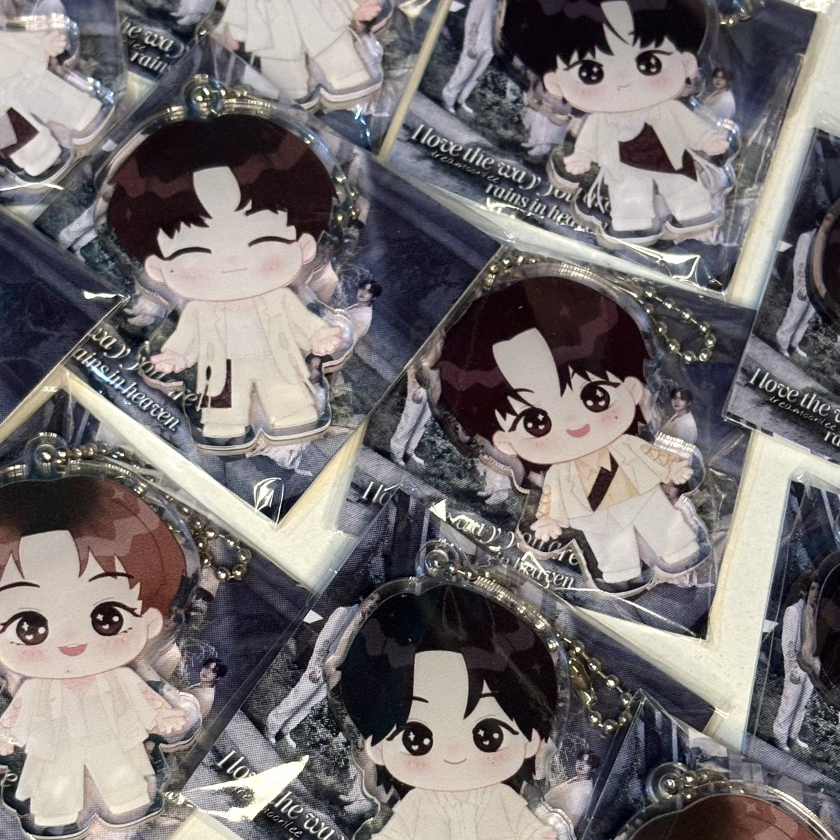 dreamoonlee's tweet photo. guys ada yang mau freebies nct dream rains in heaven gak ya? aku ada semua member kok! co shopee lagi yaa nanti 1.1 yahh🫶🏻🫶🏻 https://t.co/FZjcqvtbeV