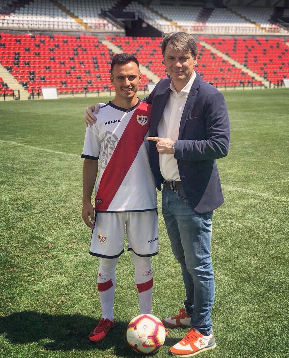 <a href="/diarioas/">Diario AS</a> publica hoy que el <a href="/RayoVallecano/">Rayo Vallecano</a> y Álvaro lideran <a href="/LaLiga/">LALIGA</a> del esprint! 
os animo a leer “futbolista pobre , futbolista rico” donde en el capítulo “la gran jugada os cuento donde , como y qué plan utilice para descubrir a este diamante oculto y llevarlo a la élite!