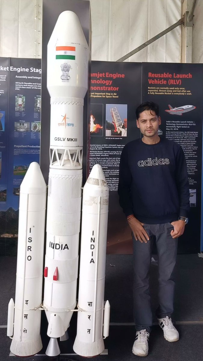 avnishahirwar41's tweet image. Model of ISRO&apos;s GSLV Mk III at an exhibition.

#GSLVMkIII #SpaceExhibition #RocketModel #SpaceLovers #GSLVMkIIIModel