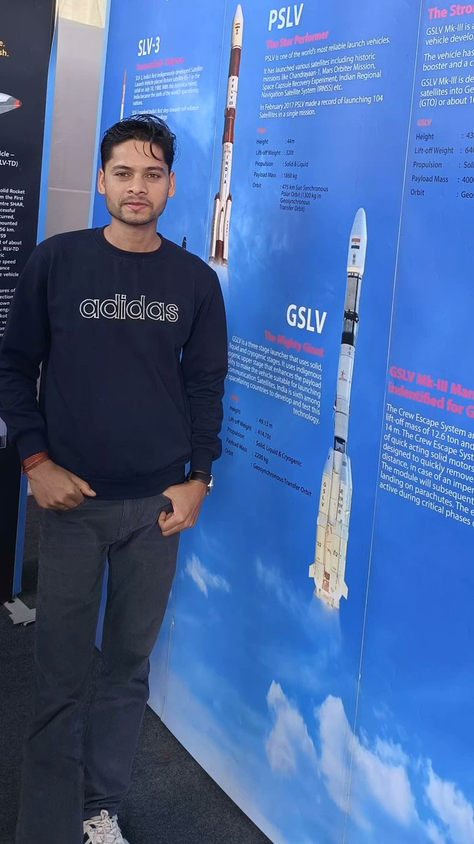 avnishahirwar41's tweet image. Model of ISRO&apos;s GSLV Mk III at an exhibition.

#GSLVMkIII #SpaceExhibition #RocketModel #SpaceLovers #GSLVMkIIIModel