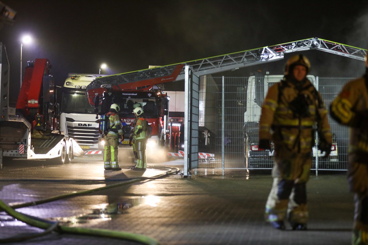 Middelbrand: Vrachtwagen in brand gestoken aan Wageningselaan Veenendaal