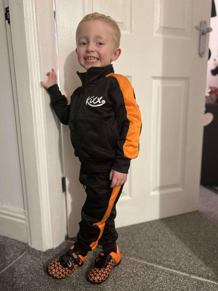 KixxUK's tweet photo. Ready for action at Kixx in January 🙌🏼

To find your closest academy visit: https://t.co/xeDIkkScCt 👀⚽️

#Kixx #TeamOrange #funfootball https://t.co/2dl8U2Ee3s