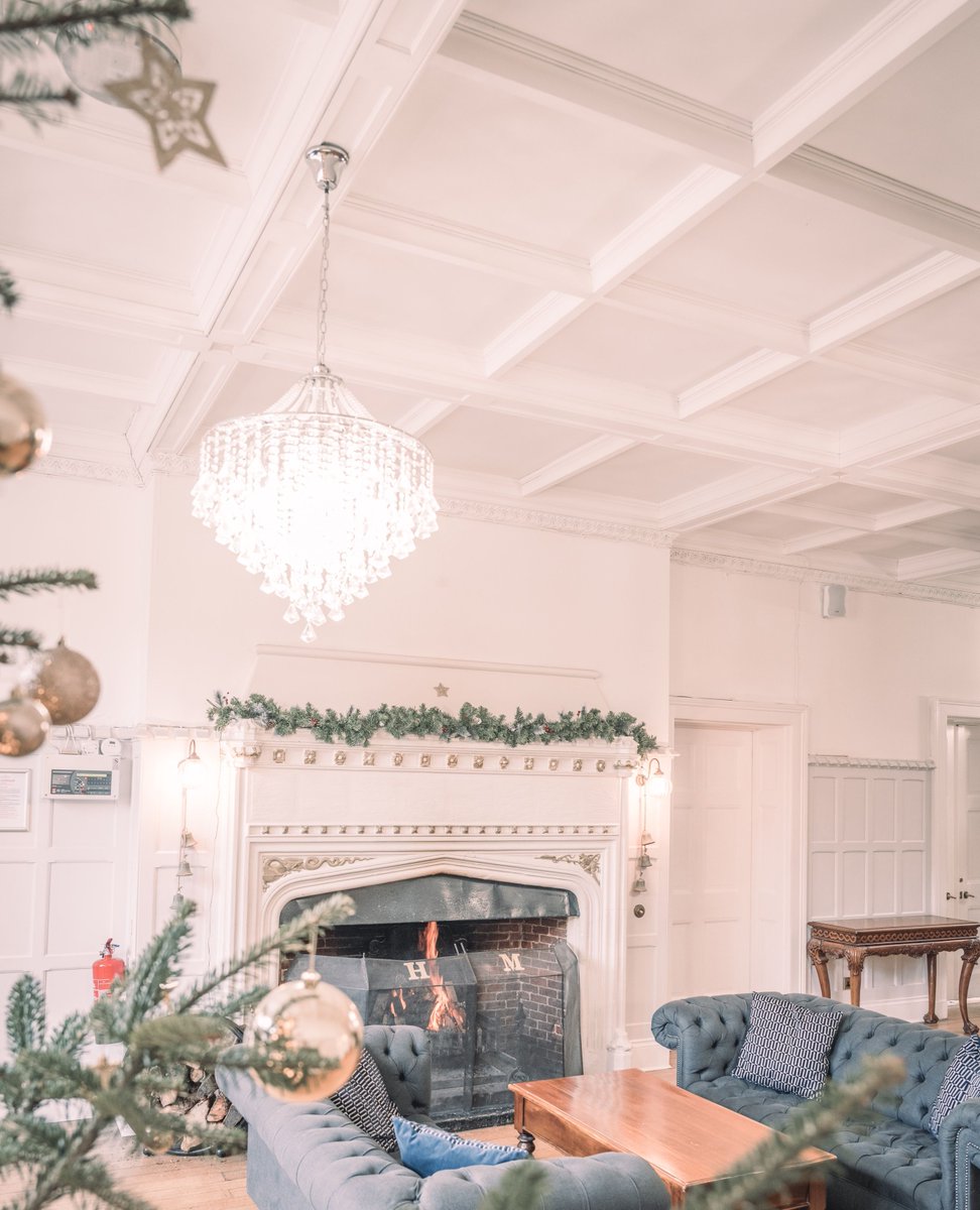 A cozy corner by the fire and the glow of the holidays—Highley Manor feels like home. 🔥🎄

📸 @dm_photographyuk
. . .