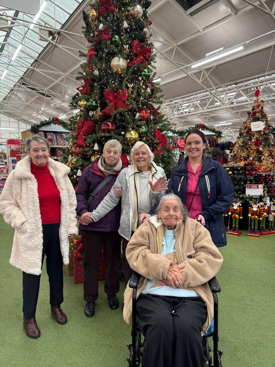 futurecaregroup's tweet photo. Our residents at Oaklands House Care Centre had a truly magical time on a special Christmas outing to Haskins Garden Centre – a delightful experience filled with festive wonder and heartwarming moments. 

#CareHomeChristmas #CareHomeFun #CareHomeTrips #CareHomeCommunity https://t.co/gUNfD5WeNK