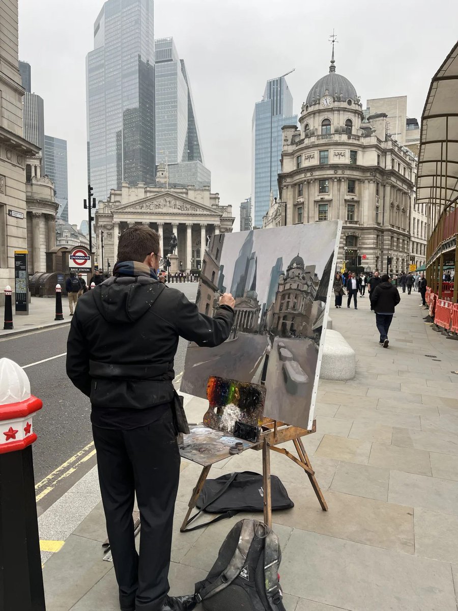 Saw an articatory art of art on the road🎨🖌🏛  🖼 🏙