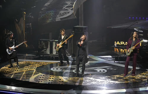 livedoornews's tweet photo. 【レコード大賞】GLAYが特別賞受賞、TAKURO「解散しないバンドとしてこれからも活動」
https://t.co/kvNyFwuZPq

デビュー30周年のGLAYが特別賞を受賞。TAKUROは「HISASHIが『死ぬまでGLAYをやらないか』と言ってくれた。解散しないバンドとしてこれからも活動していきたい」と宣言した。 https://t.co/ekwsjqDYzi