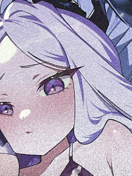 今回の新刊セットで出した特殊装丁本、実はお任せ装丁で頼んでました!
会場でダンボール開けるまでどんな装丁か知らなかったんだけど…キラキラの表紙にレースの角加工、なんかボコボコの豪華な遊び紙!全体的にキラキラで高級感ある仕上がりになっててすごく良かった!!!
またやりたい! 