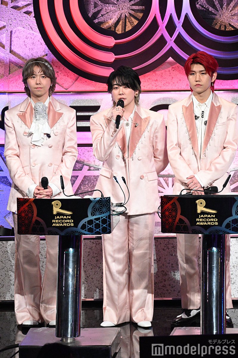 modelpress's tweet photo. 【レコード大賞🏆️】

Mrs. GREEN APPLE、2023年「レコ大」大賞受賞後の変化明かす「感謝の気持ちと誇らしさでいっぱい」

🔻さらに写真を見る
https://t.co/555aPjB18u

#レコード大賞 #レコ大 #ミセス #MrsGREENAPPLE  @AORINGOHUZIN https://t.co/EWaKcFLgSO