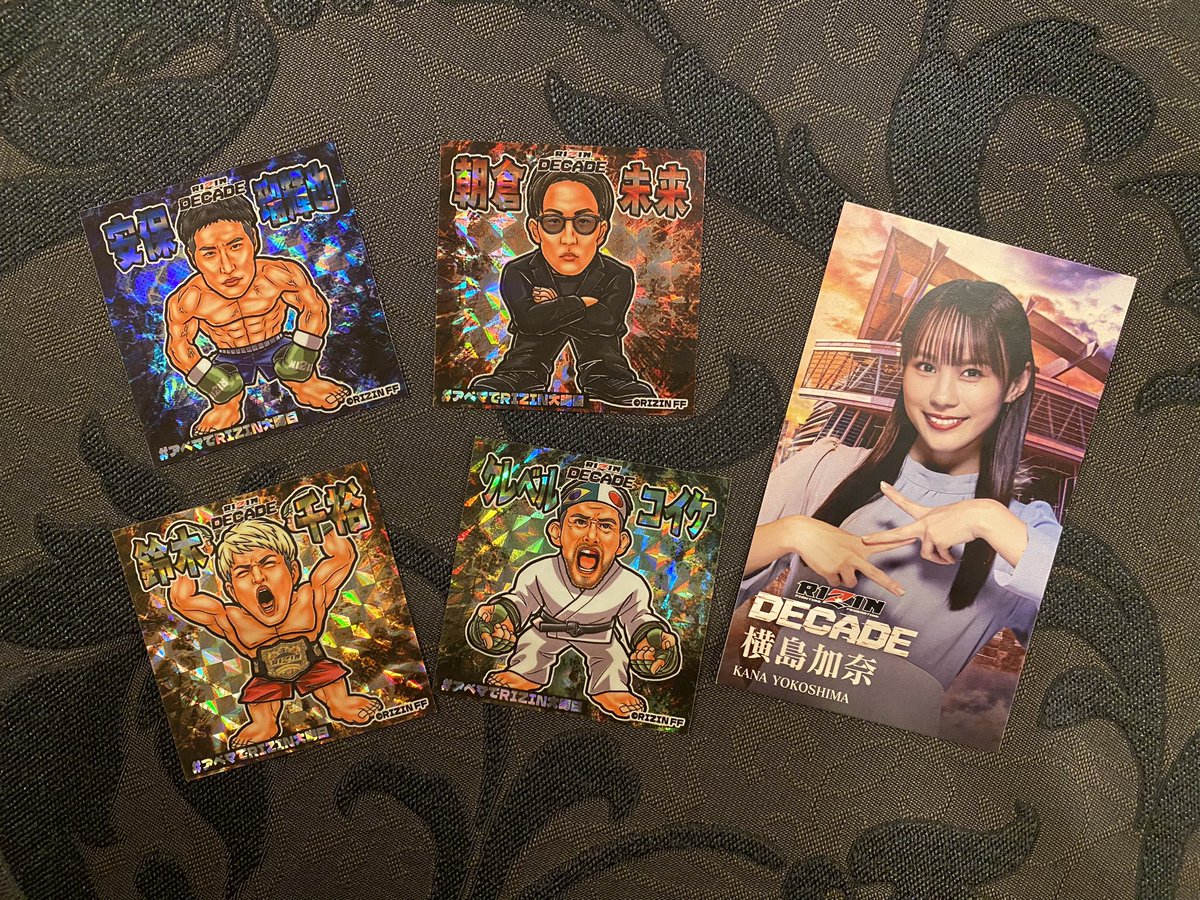 rizin_kana's tweet photo. ＼#アベマでRIZIN大晦日／

4人の選手シールと私のPPVカードを、この投稿をリポストしてくれた方の中から3名様に全種類プレゼントします🎁
今大会、番組に出させていただいたり🍻ABEMAさんに感謝でいっぱいです✨

また、明日の大会が始まる前に会場でも数枚配る予定です🗣️お声がけください！

※数に限りがあります! 
※選手はランダム��す!
※コメントで熱い想いを伝えてくださいね!!

お得なPPV前売りﾁｹｯﾄは本日12/30(月)まで✔️
🔗https://t.co/tbLTbO3cBr
#RIZIN_DECADE  #RIZIN #アベマでRIZIN  #RIZIN49 #雷神番外地