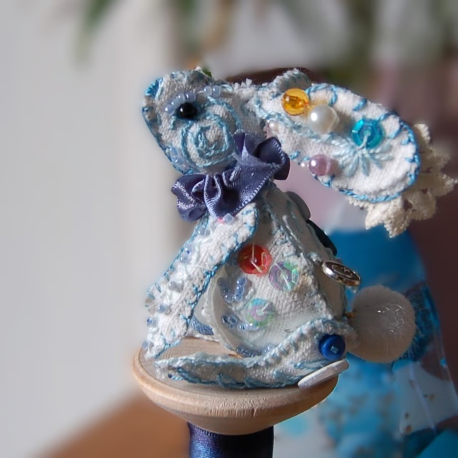 Yorkshireharec1's tweet image. Miniature Moon gazing hare. Hand stitched - Folksy folksy.com/items/8444487-… #newonfolksy 

#moongazing #handstitched #slowstitching #textileart