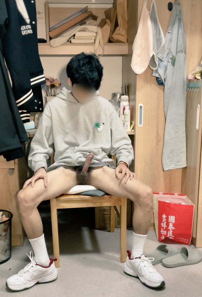 Liyunhao_'s tweet photo. 宿舍展示🍌🍌 #反差男大 #暴露 #宿舍暴露 #边缘控精 https://t.co/VLzLK7vTLf