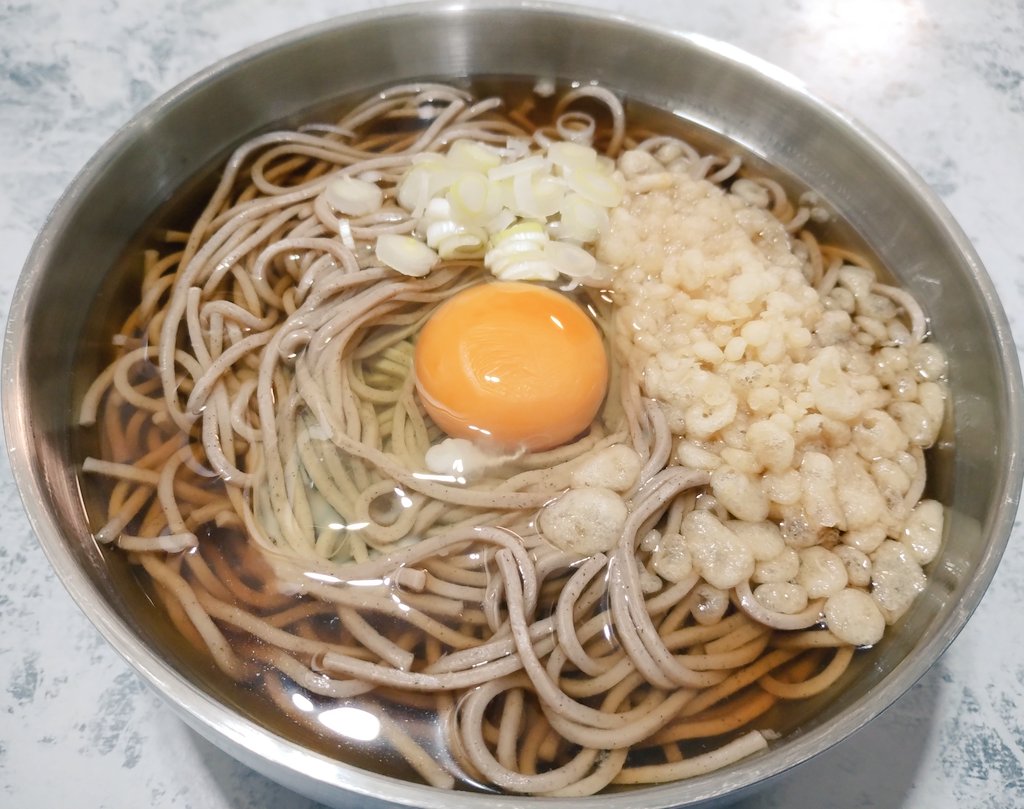 iroiroyattemiru's tweet photo. 一足お先に年越しそば https://t.co/JovgLTfbev