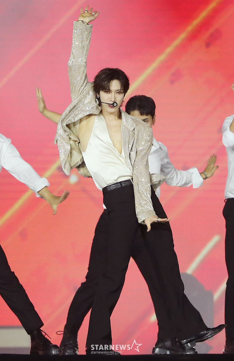 Fz_Fang's tweet image. หุ่นแส้บมากกกก ysl มาก ㅠㅠㅠㅠㅠㅠㅠㅠㅠㅠㅠ